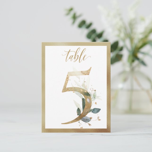 Numéros de table en or avec feuillage vert, carte  (Debout devant)