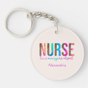 "Nurse - Love, Inspire, Heal" en couleur arc-en-ci