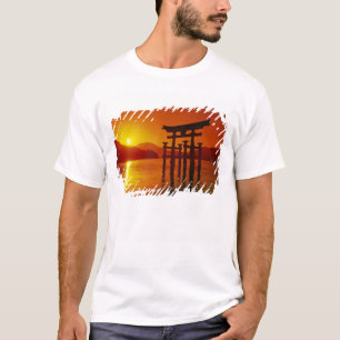 O-Torii Gate, Itsukushima shrine, Miyajima, T-Shirt