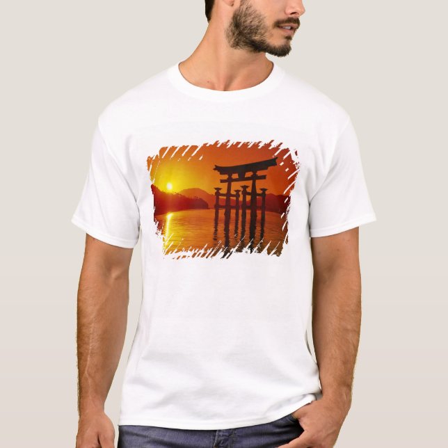 O-Torii Gate, Itsukushima shrine, Miyajima, T-Shirt (Front)