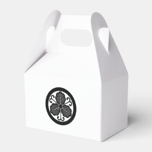Oak leaves with vines in circle favor box
