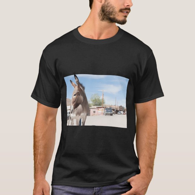Oatman donkey in main street of small old ghost to T-Shirt (Front)