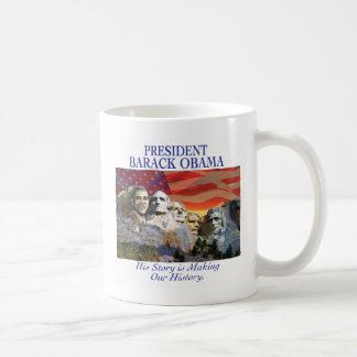 Obama faisant la tasse du mont Rushmore d'histoire