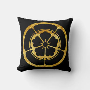 Oda Mon Japanese samurai clan faux gold on black Throw Pillow