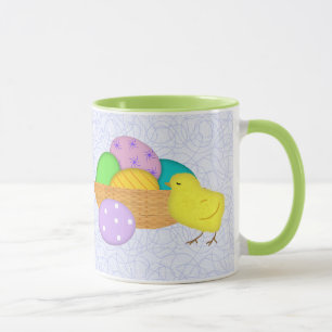 Oeufs De Pâques Et Mug De Poulets