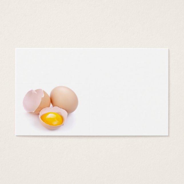 Oeufs Sur Arrière - plan Blanc. Jaune D'Oeuf Et Co (Devant)