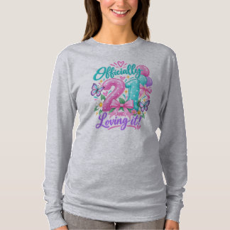 Officiellement 21 ans et l'adorant T-shirt pastel 