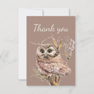 Oiseau de Chouette Merci dans l'arbre