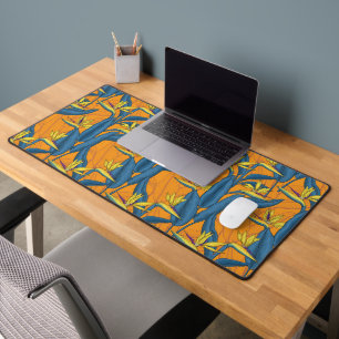 Oiseau de fleurs paradisiaques sur orange