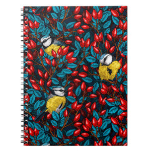 Oiseaux et hanches roses de chien, carnet bleu et 