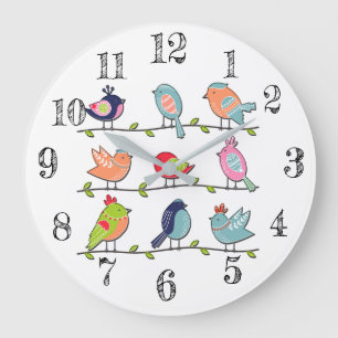 Oiseaux mignons sur une horloge murale de fil