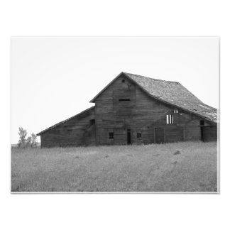 OLD BARN (BLACK AND WHITE) PHOTO PRINT