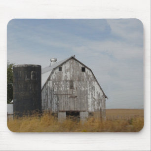 OLD BARN MOUSE PAD