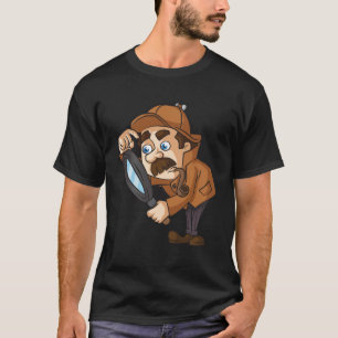 old detective with a pipe and a magnifying glass T-Shirt