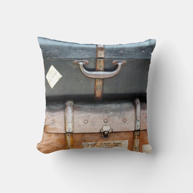 OLD ENGLAND THROW PILLOW (Front)