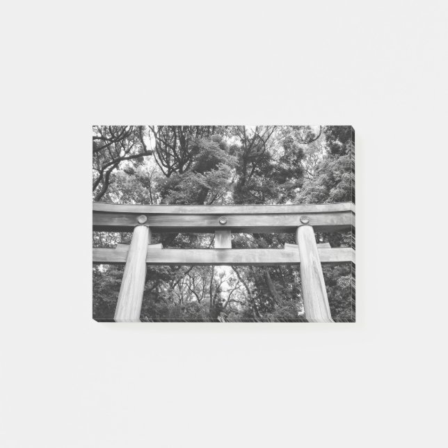 Old gate at Meiji Shrine in Yoyogi Park in Tokyo Post-it Notes (Front)