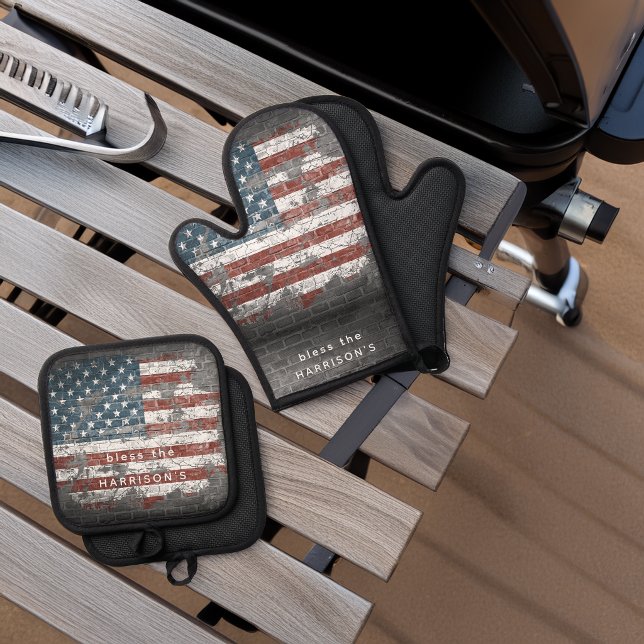 Old Painted Patriotic USA Flag Personalized Oven Mitt & Pot Holder Set (Old Painted Patriotic USA Flag Personalized Oven Mitt & Pot Holder Set)
