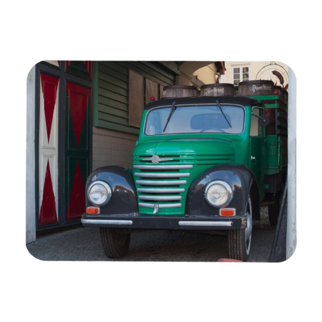 Old truck with beer - magnet (Horizontal)