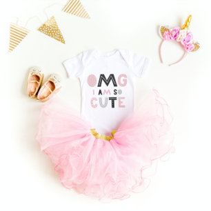 OMG I AM SO CUTE   PINK   BEAR   CLEVER SAYING   BABY BODYSUIT