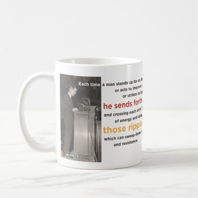 "Ondulation d'espoir" Robert F. Kennedy Mug (Gauche)