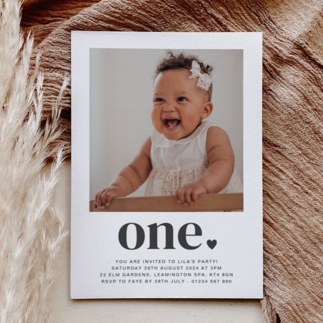 One Heart Carré Photo First Birthday Invitation (Créateur téléchargé)