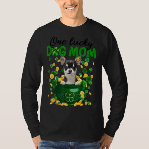 One Lucky Dog Mom Funny Chihuahua Mom St Patricks T-Shirt