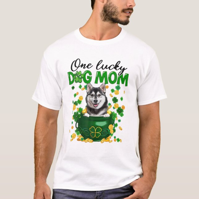 One Lucky Dog Mom Funny Husky Mom St Patricks Day T-Shirt (Front)