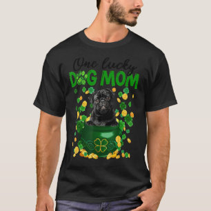 One Lucky Dog Mom Funny Pug Mom St Patricks Day T-Shirt