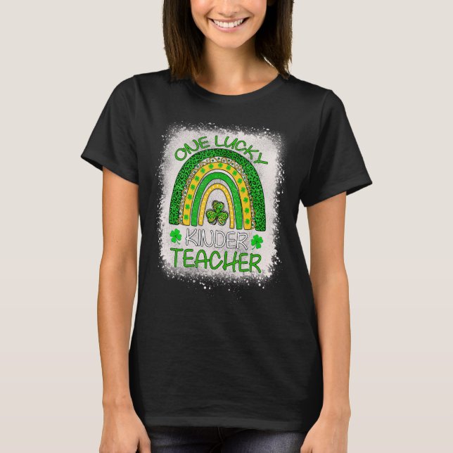 One Lucky Kinder Teacher Rainbow St Patrick S Day  T-Shirt (Front)