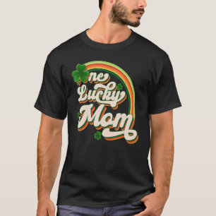 One Lucky Mom Funny Irish C St Patrick's Day Vinta T-Shirt