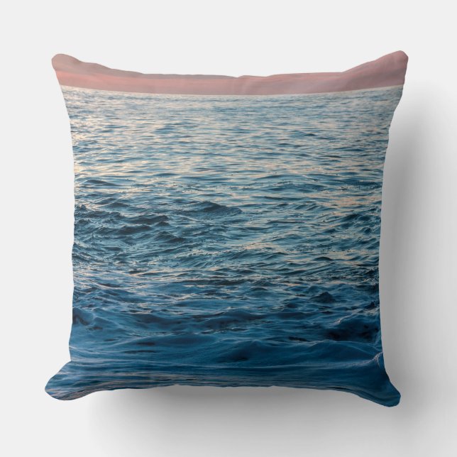 Open sea throw pillow (Front)
