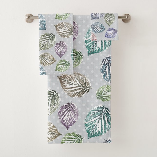 Openwork leaves on a light grey background  bath towel set (Insitu)