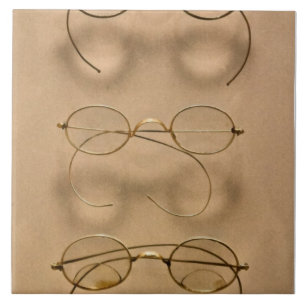 Optometrist - Simple gold frames Tile