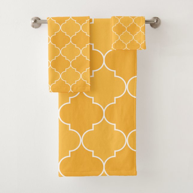 Orange and White Moroccan Trellis Quatrefoil Bath Towel Set (Insitu)
