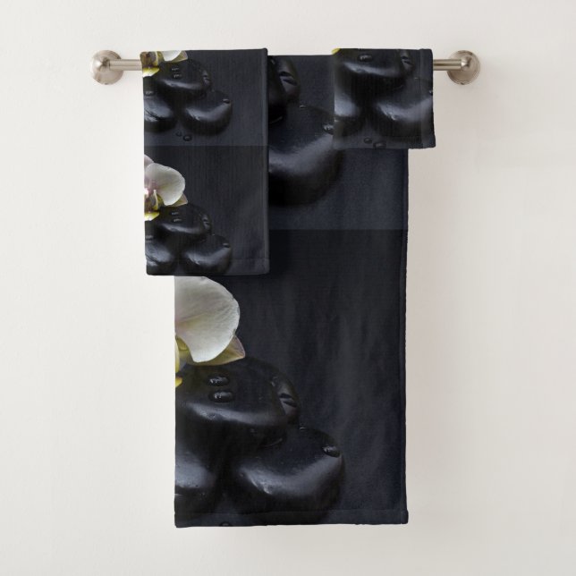Orchidée Blanche Sur Pierres Noires (En situation)