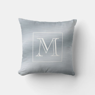 Oreiller à jet de monogramme d'argent brossé chic