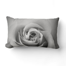 Oreiller à la rose noir et blanc