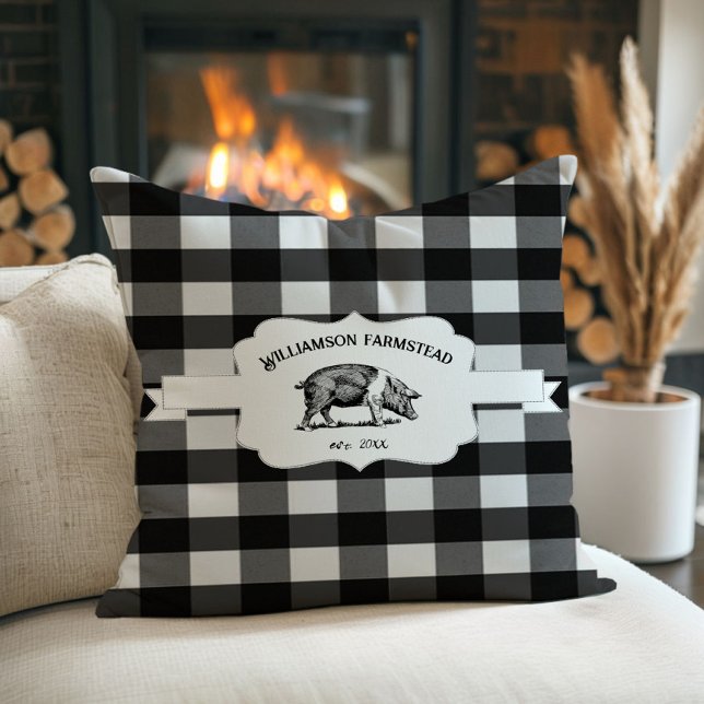 Oreiller à lancer de cochon de ferme à bison noir (Black Buffalo Plaid Farm Pig Throw Pillow)