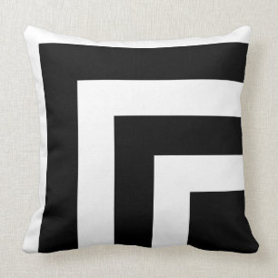 Oreiller à lancer rayé noir et blanc