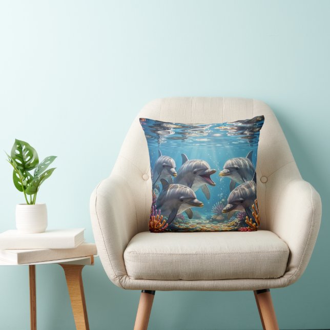 Oreiller avec dauphins. (Chaise)