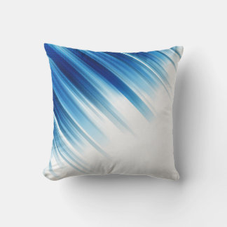 Oreiller décoratif bleu et blanc balayé par le ven