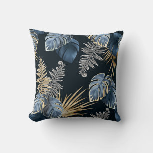 oreiller jeté avec feuilles sombres de plantes tro