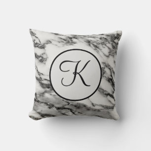 Oreiller jeté en marbre noir et blanc monogrammé