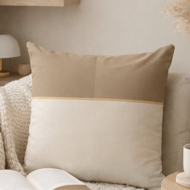 Oreiller jeté taupe ivoire divisé (Ivory and taupe tones meet a quiet gold divide for balanced, elevated living.)