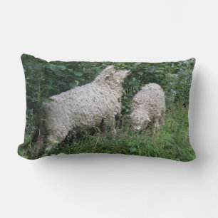 Oreiller Mouton Mignon Mangeant des Feuilles