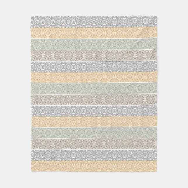 Ornamental pattern fleece blanket (Front)
