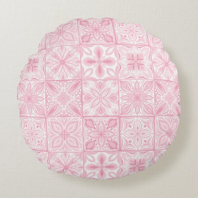 Ornate tiles in pink  round pillow (Front)
