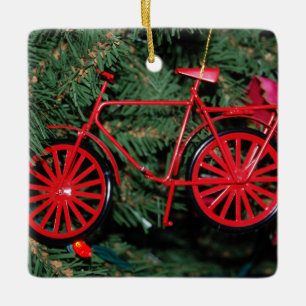 Ornement à vélo sur un arbre de Noël