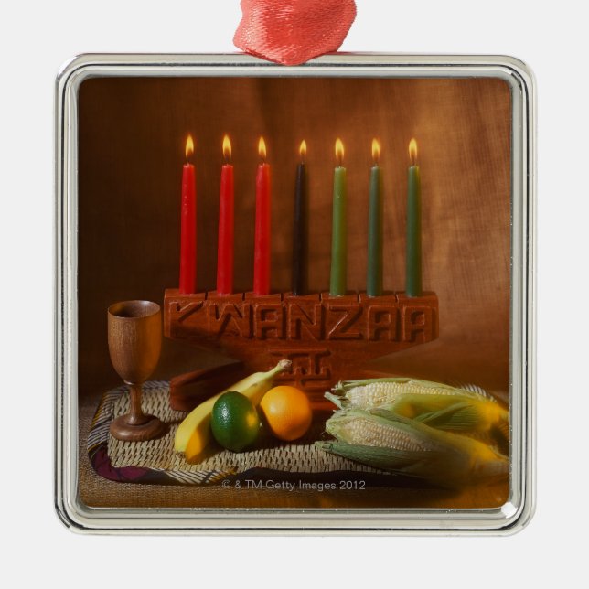 Ornement Carré Argenté Bougies et nourriture de Kwanzaa (Devant)