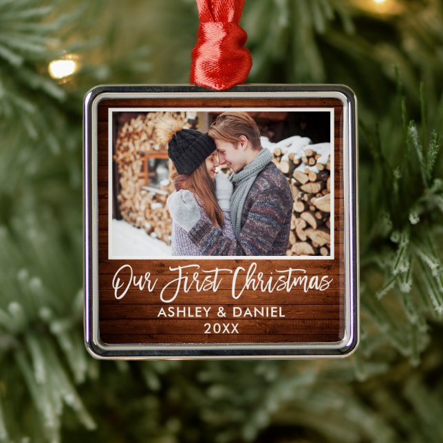 Ornement Carré Argenté Brosse Script Bois Couple Notre Premier Noël (Arbre)